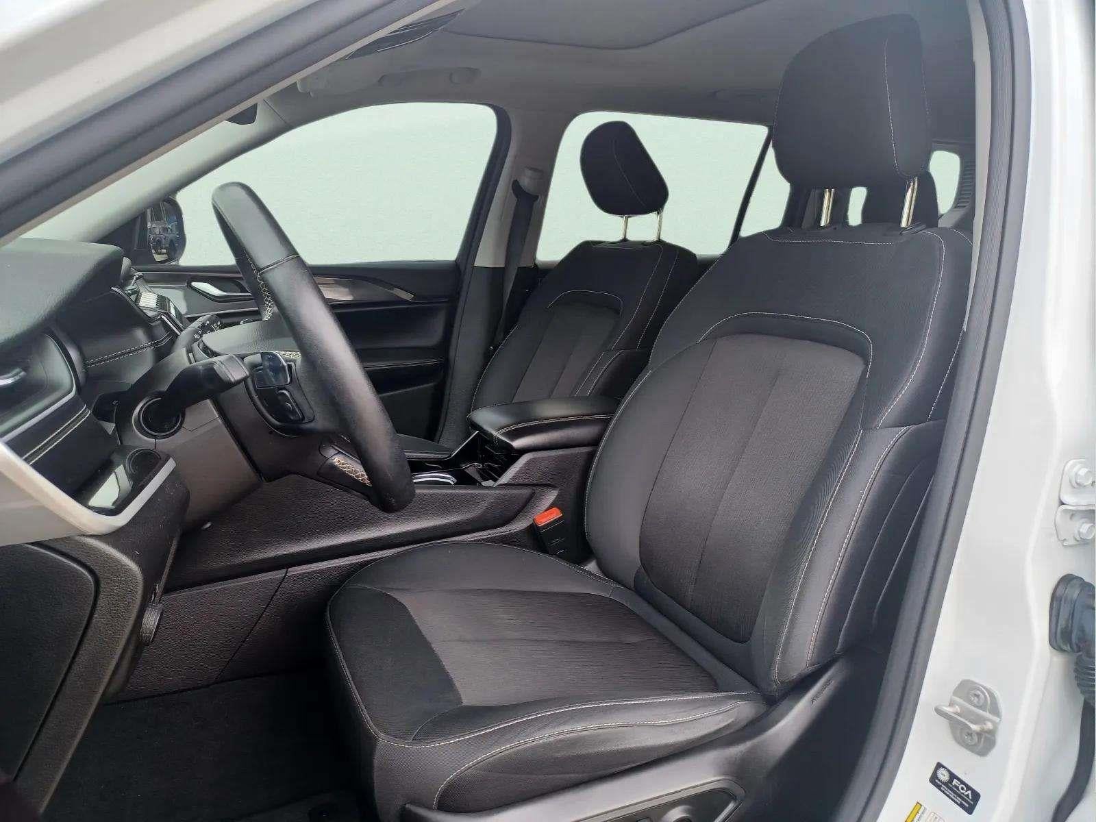 2022 Jeep Grand Cherokee L Laredo