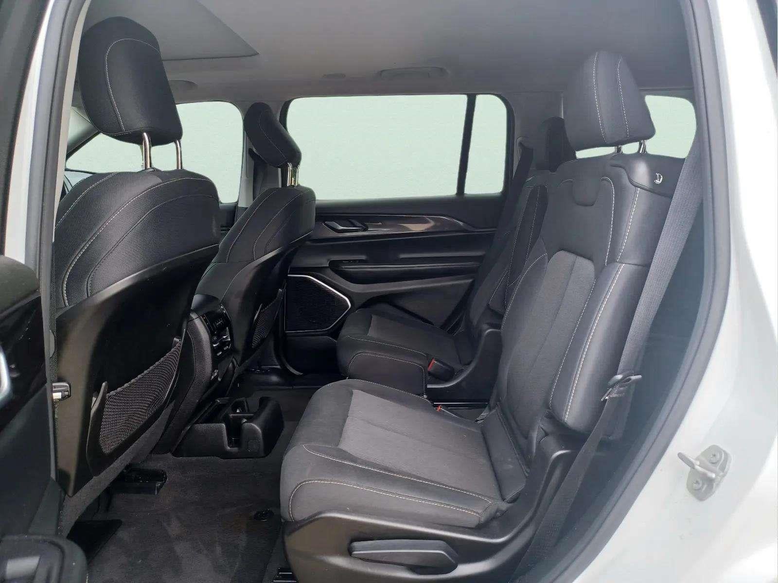 2022 Jeep Grand Cherokee L Laredo