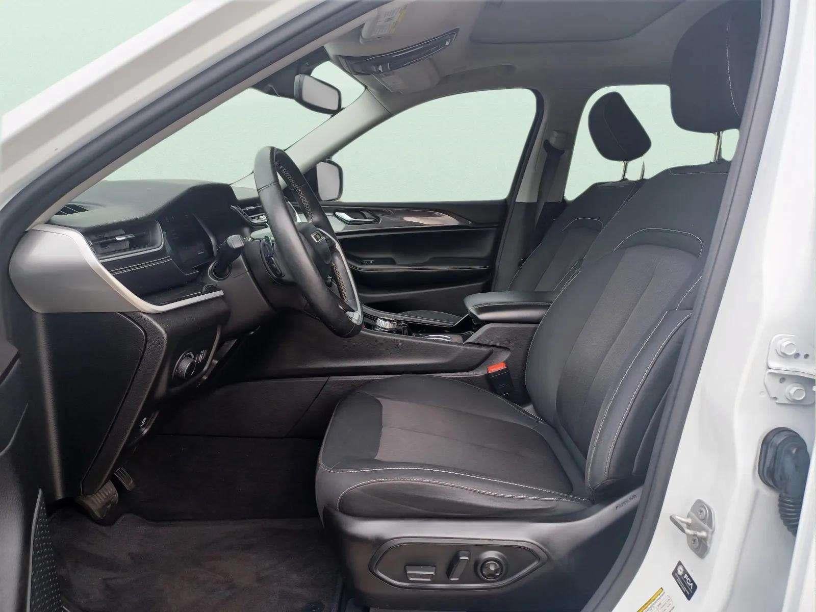 2022 Jeep Grand Cherokee L Laredo
